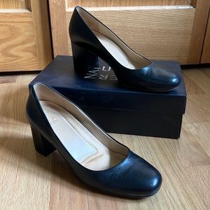 Naturalizer Whitney Black Leather Pumps